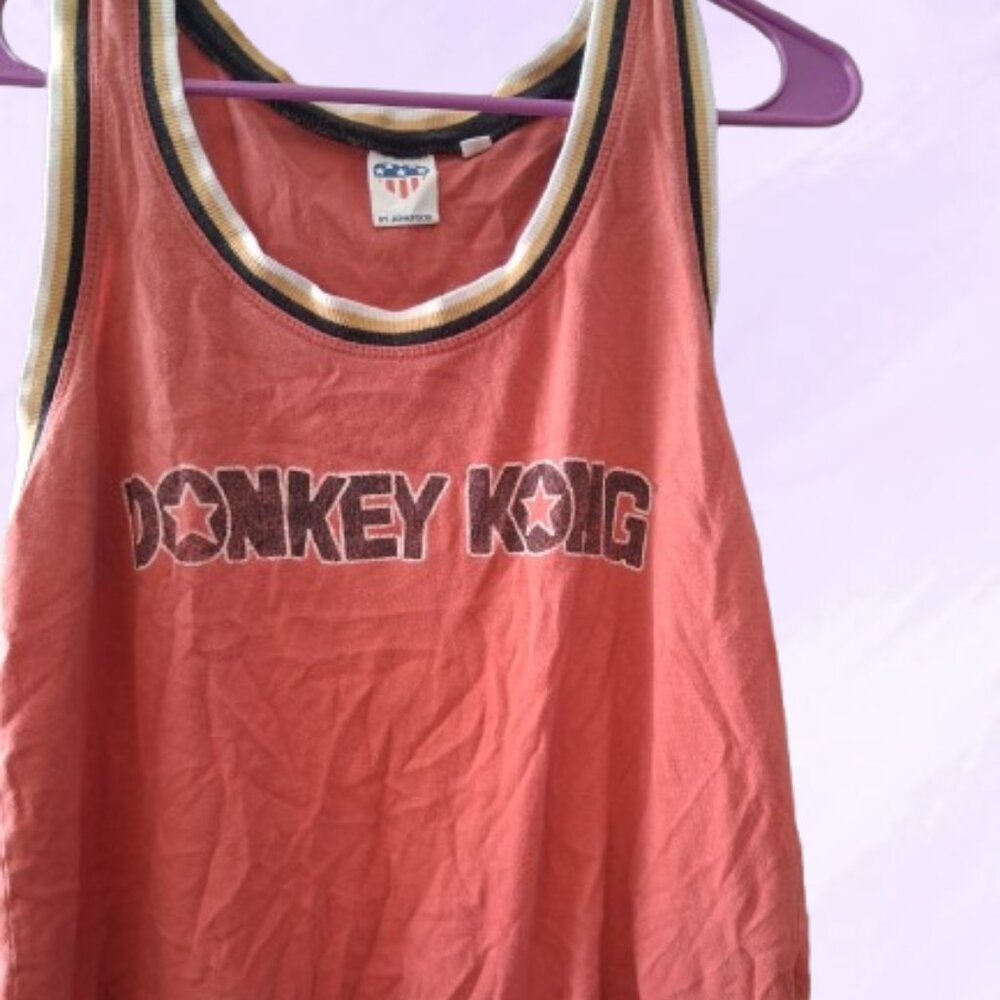 Junk Food Donkey Kong graphic sleeveless t-shirt tank in red in size large.